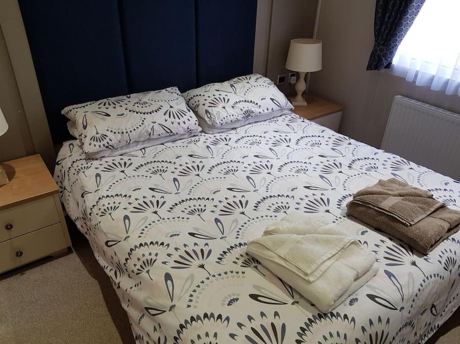 Luxurious 6 Berth Lodge In A Quiet Location Шанклин Экстерьер фото