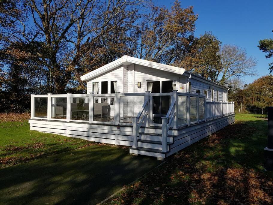 Luxurious 6 Berth Lodge In A Quiet Location Шанклин Экстерьер фото